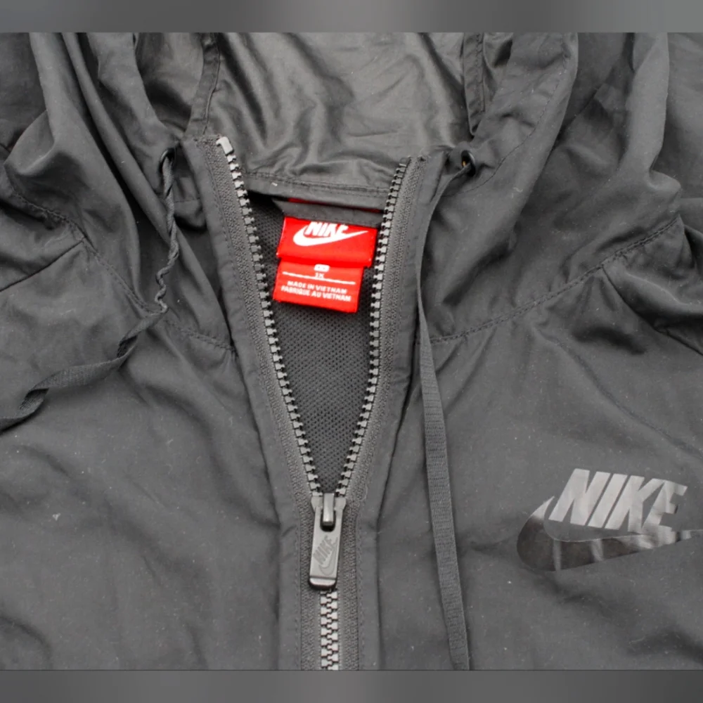 Nike Women’s 1X Black Fitted Windbreaker Jacket - Picture 5 of 5